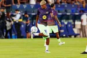 Lamine Yamal de la Barcelona depășește marca istorică a lui Messi cu 307 driblinguri în 2025