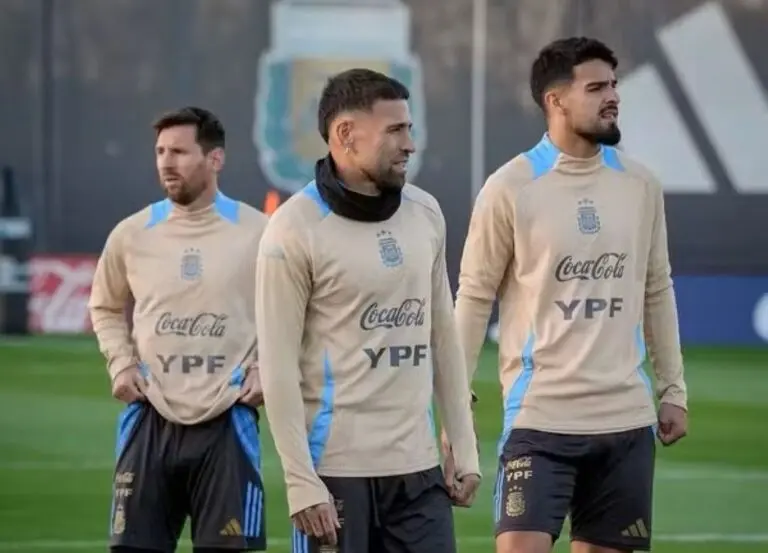 Messi e Flaco López em treino da seleção argentina