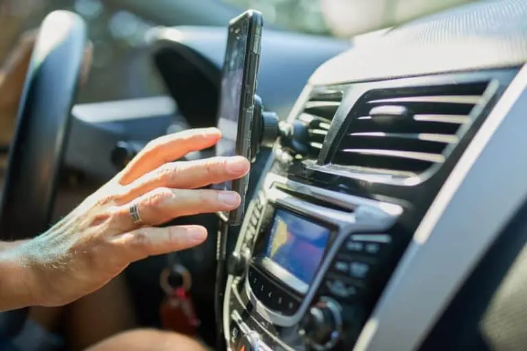 Motorista, carro, celular