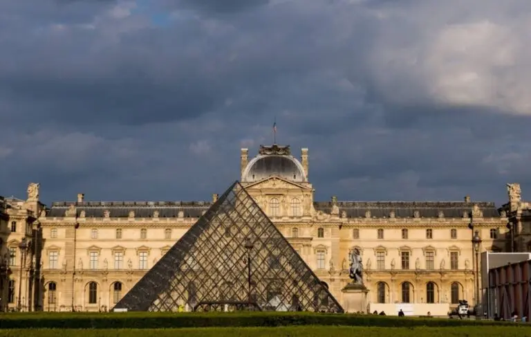 Museu do Louvre