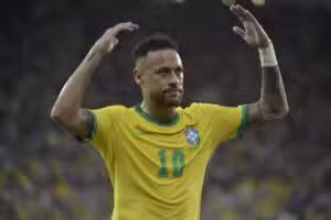 Ancelotti responde a torcedores sobre convocação de Neymar para Copa do Mundo