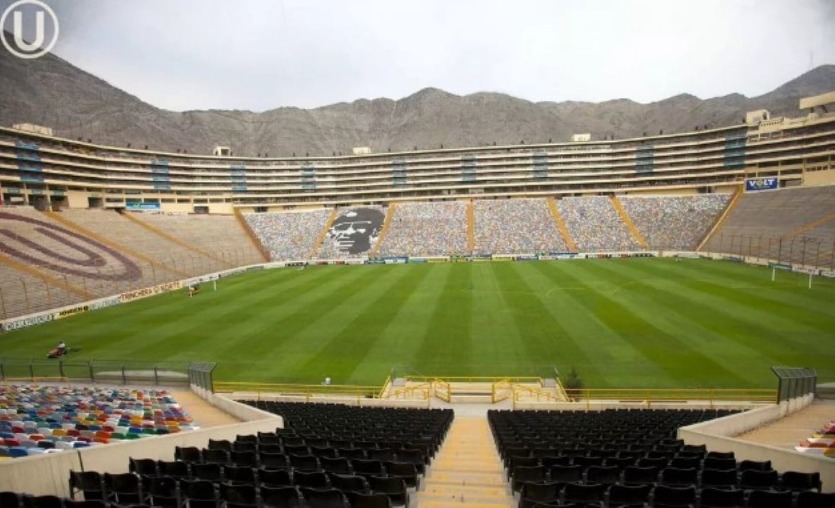 O rosto de Lolo está pintado na arquibancada do estádio do Universitario