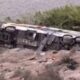 Ônibus despenca em barranco no Peru