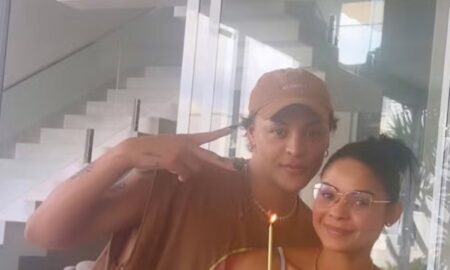 Pabllo Vitta com a irmã gêmea
