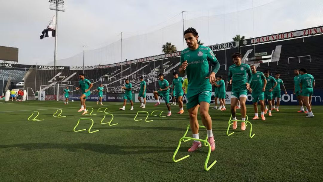 Palmeiras treina no estádio do Alianza Lima