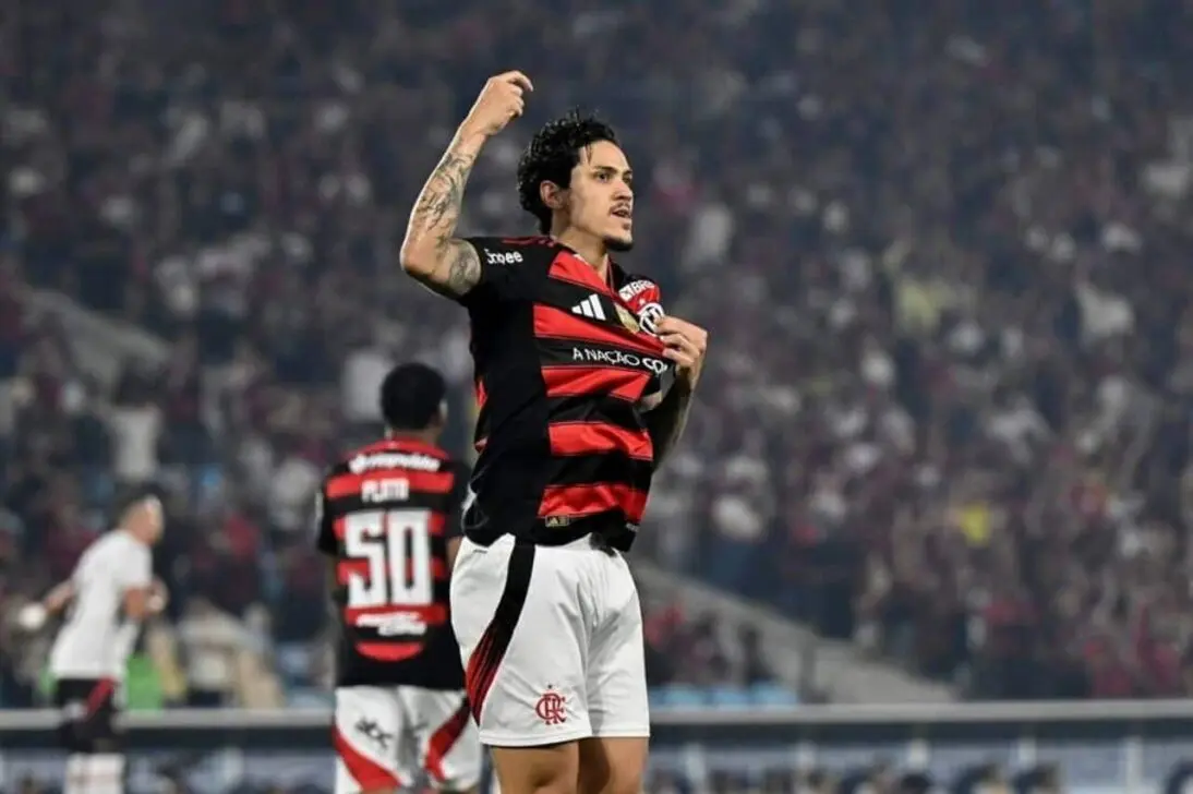 Pedro, delantero del Flamengo, confirma lesión muscular en el muslo y será baja del equipo en la final de la Libertadores ante Palmeiras