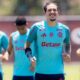 Pedro retorna aos treinos