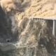 Ponte desaba parcialmente na China