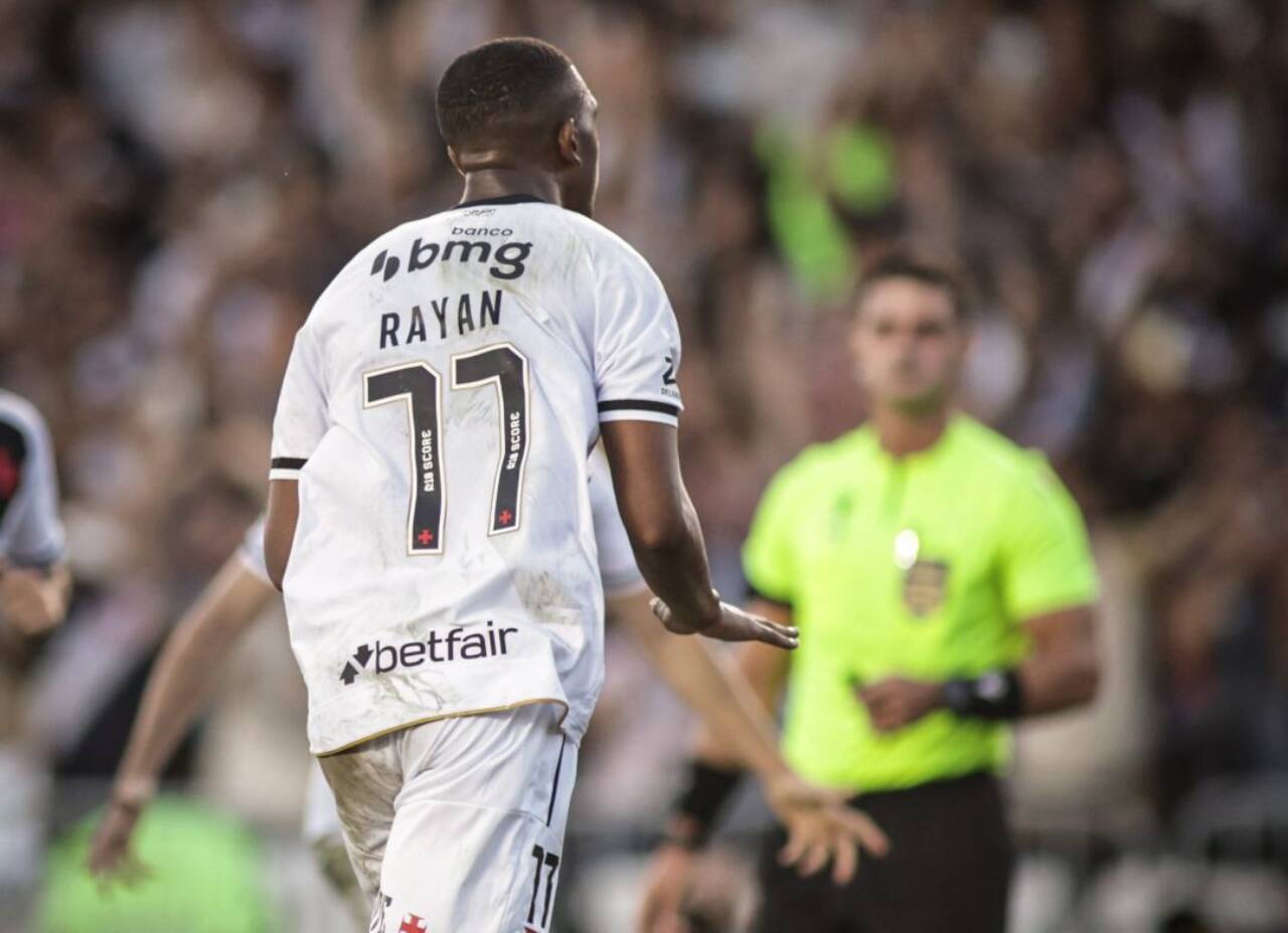 Barcelone officialise sa proposition pour Rayan, le joyau de Vasco, âgé de 19 ans, avec une amende de 247 millions de reais