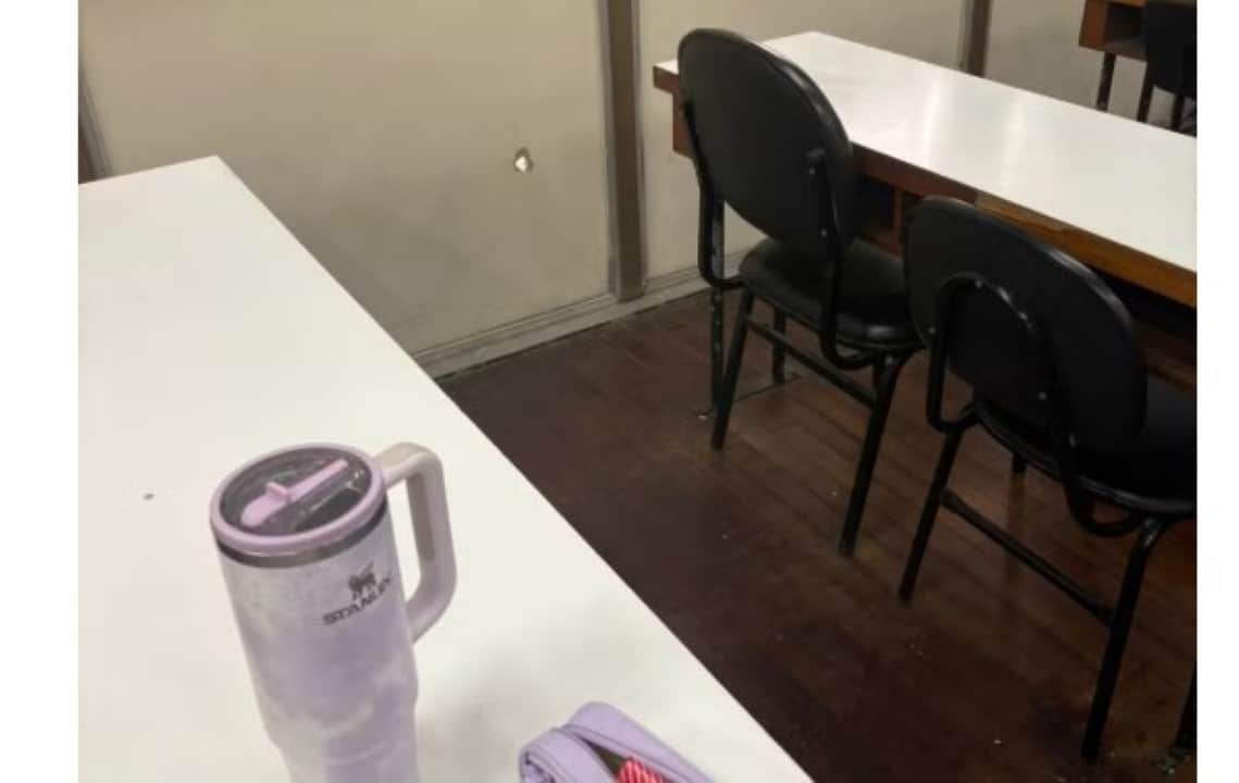 Sala da UFRJ atingida com disparos