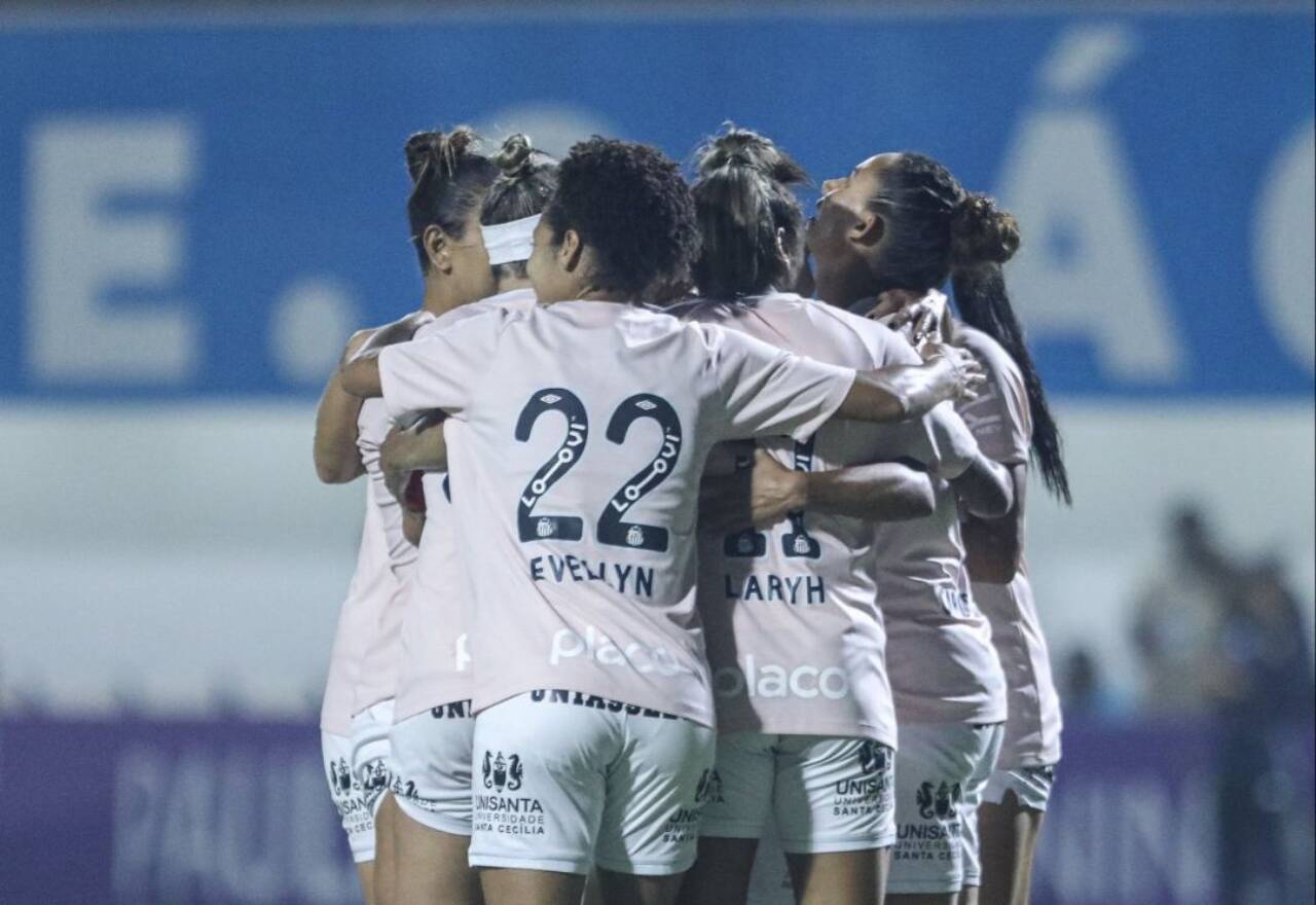 Caio couto traça estratégia do santos para alcançar o g-8 e firmar sereias da vila na elite do futebol feminino