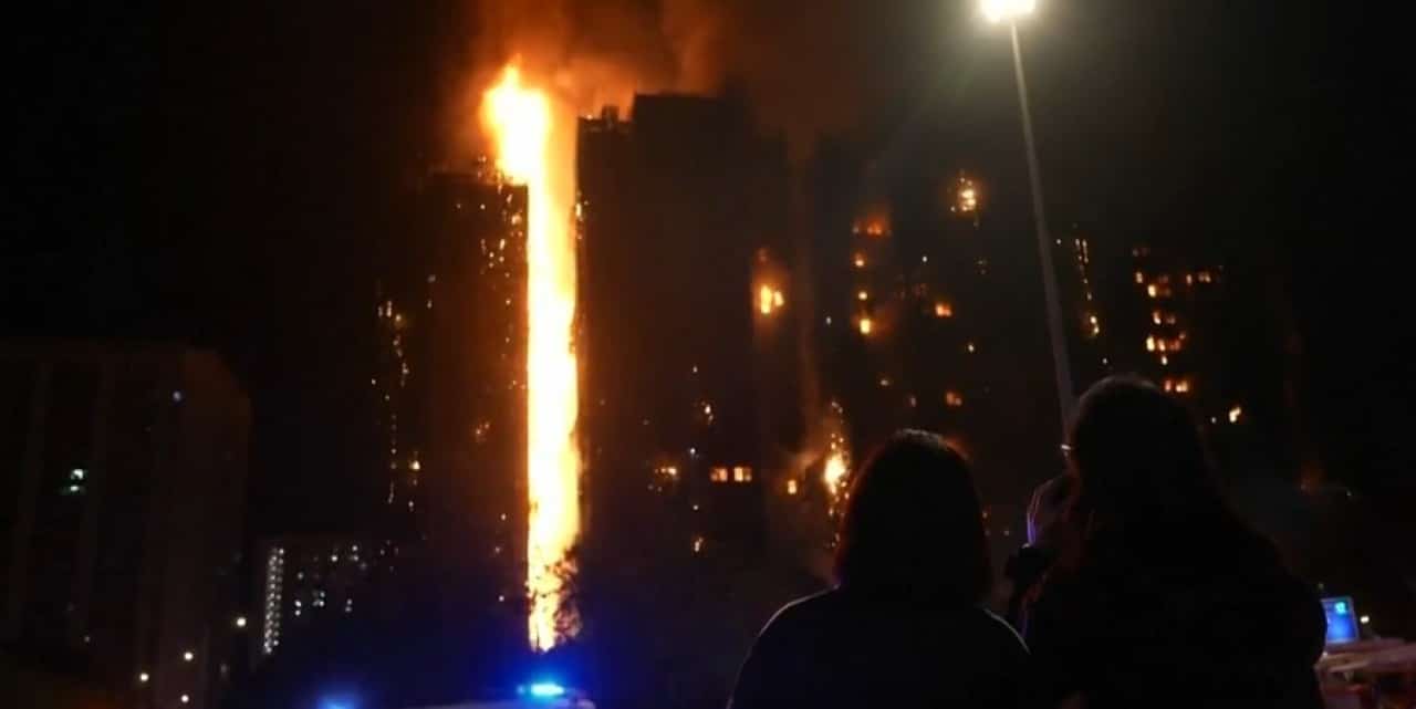 Sobe para 55 o número de mortos em incêndio em Hong Kong