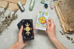 Tarot para 5 de agosto de 2026: as cartas mostram tendências aos 12 signos