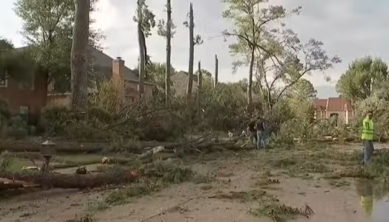Tornado causa destruição em cidade do Texas