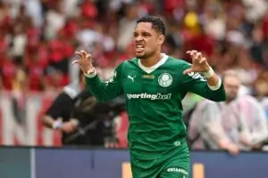 Vitor Roque no Palmeiras tenta retomar boa fase e pôr fim a jejum de 160 dias após cirurgia