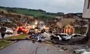 EF3竜巻、時速250kmの風でリオ・ボニート・ド・イグアスを壊滅、パラナ州で6人死亡