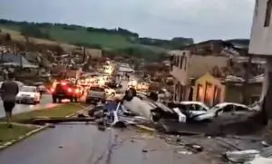 EF3竜巻、時速250kmの風でリオ・ボニート・ド・イグアスを壊滅、パラナ州で6人死亡