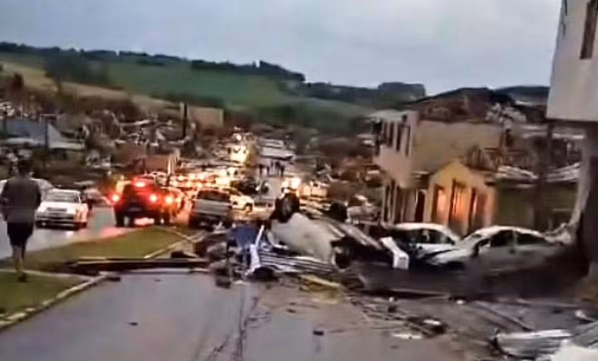 destruição no parana - Internet