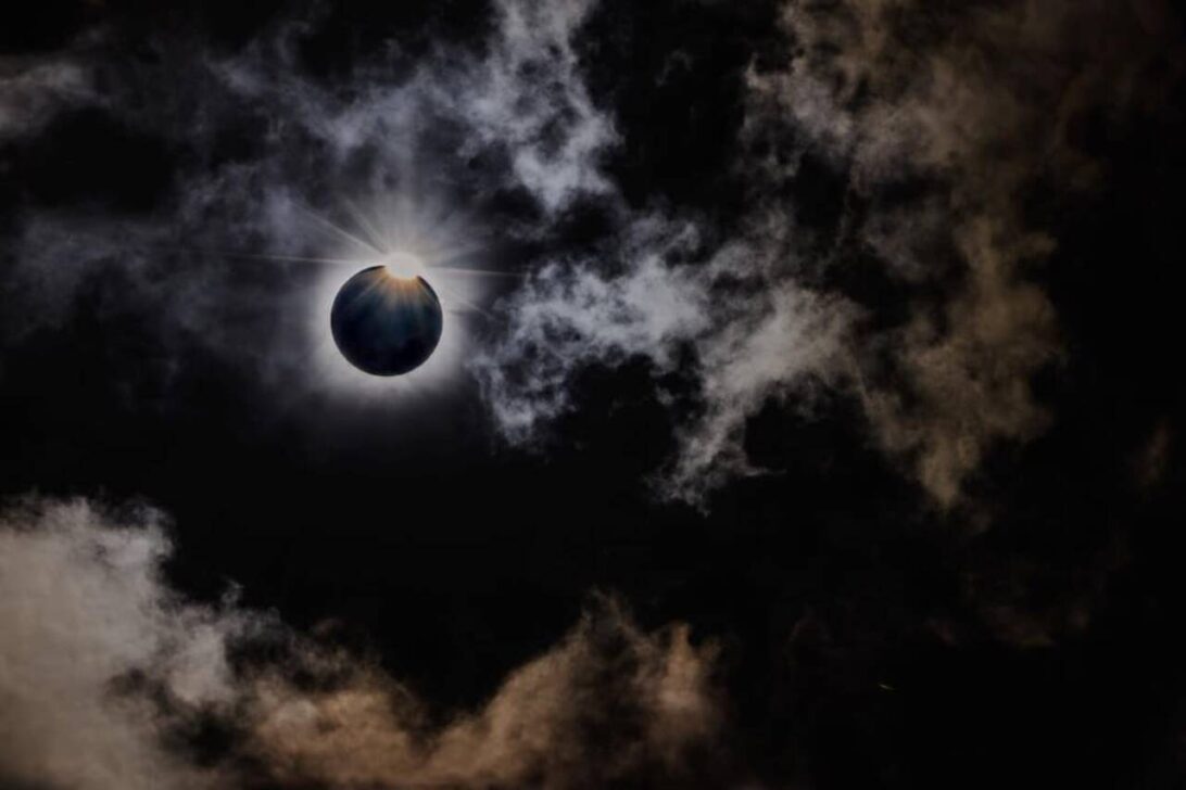 Eclipse solar total