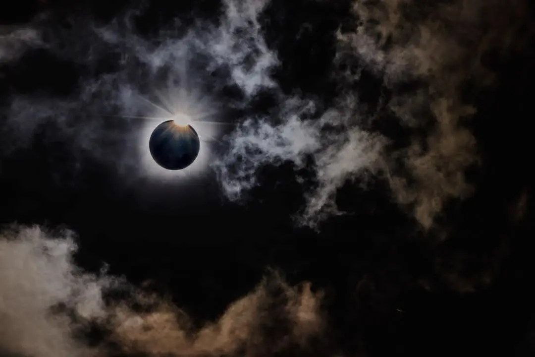 Eclipse solar total