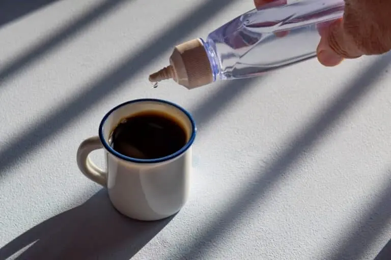 Adoçante, xícara de café