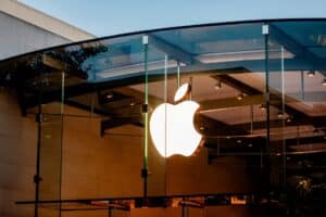 Apple’s commemorative project tests cell phone with 1.1 millimeter edge and curved screen for 2027