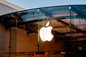 Apple’s commemorative project tests cell phone with 1.1 millimeter edge and curved screen for 2027