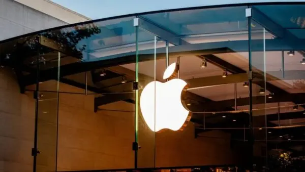 Le projet commémoratif d’Apple teste un téléphone portable avec un bord de 1,1 millimètre et un écran incurvé pour 2027