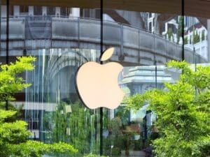 Apple разрабатывает новый складной iPhone и готовит специальную версию в честь 20-летия бренда