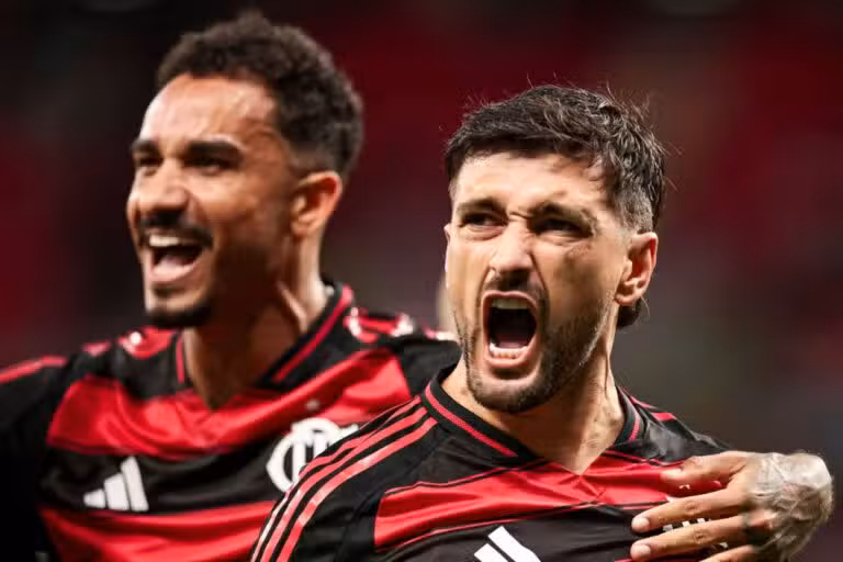Arrascaeta e Danilo Flamengo