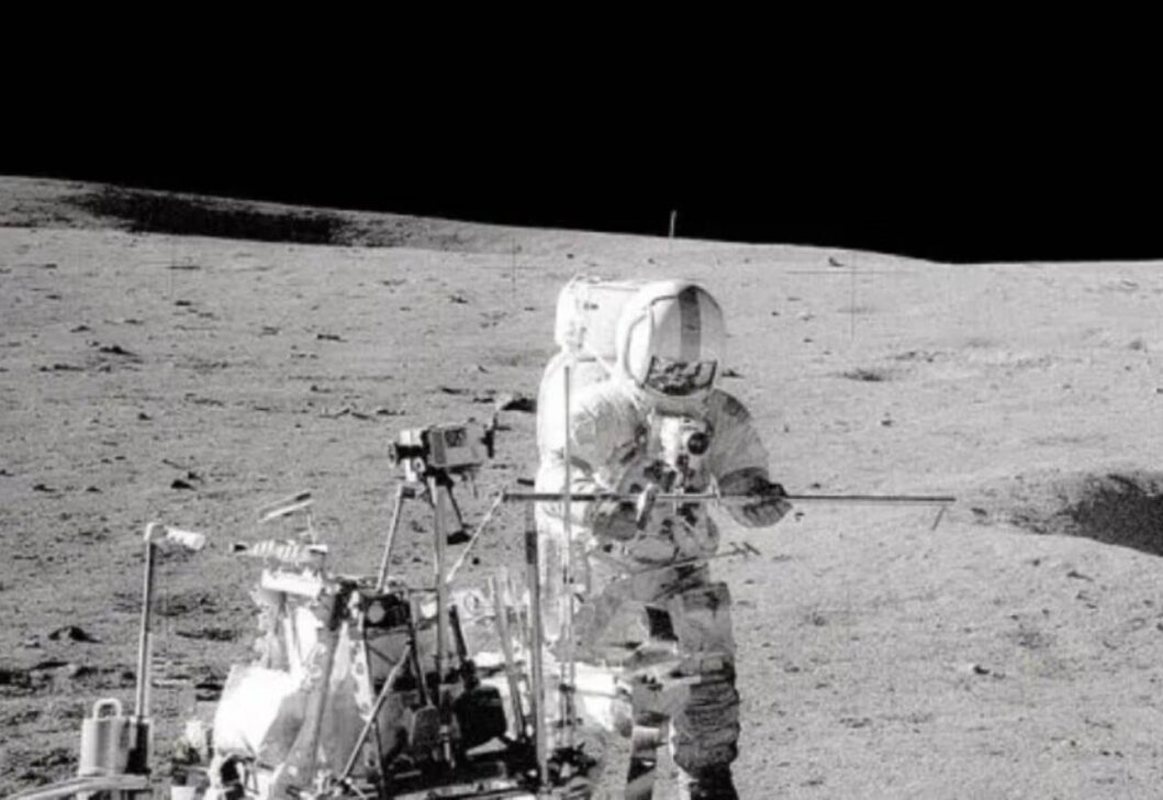 Astronauta transportador modular de Equipamentos na Lua