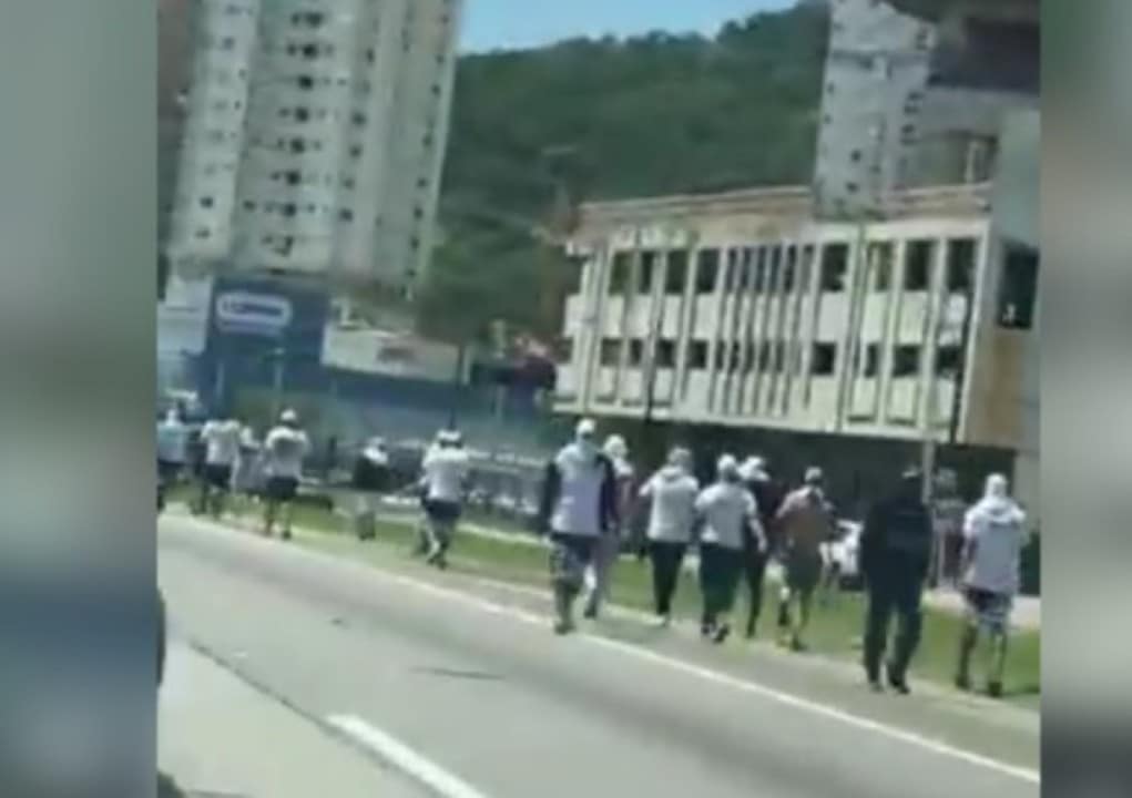 Briga entre torcedores de Santos x Internacional confronto