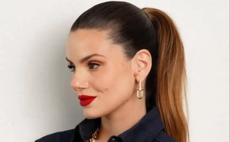 Camila Queiroz -