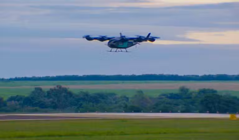 Carro voador da Embraer faz primeiro voo — Foto Divulgação Eve