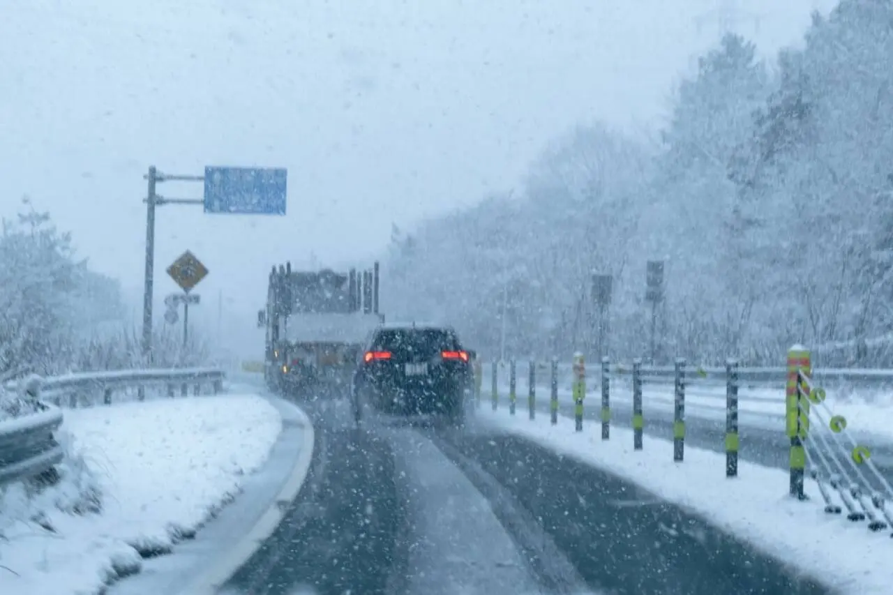 Carros embaçados, tempestade de neve