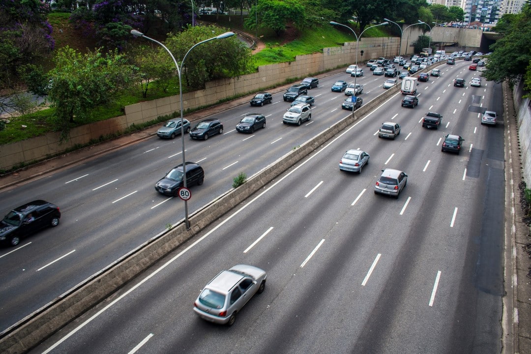 Carros, rodovia