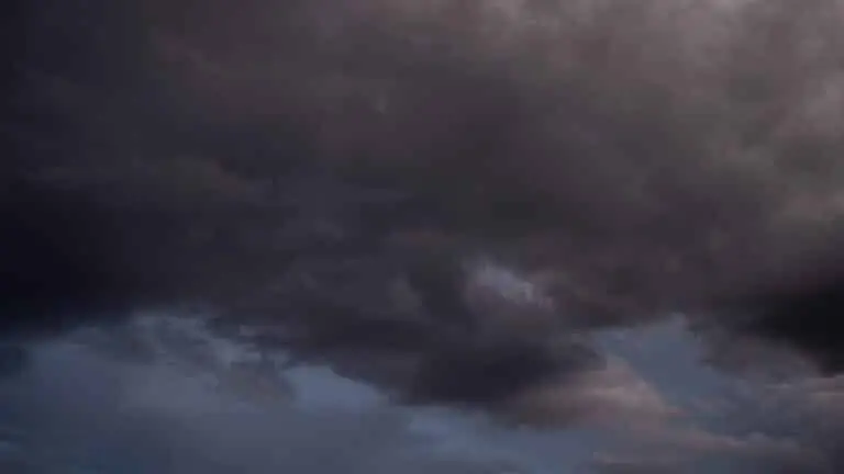 Céu nublado, chuva