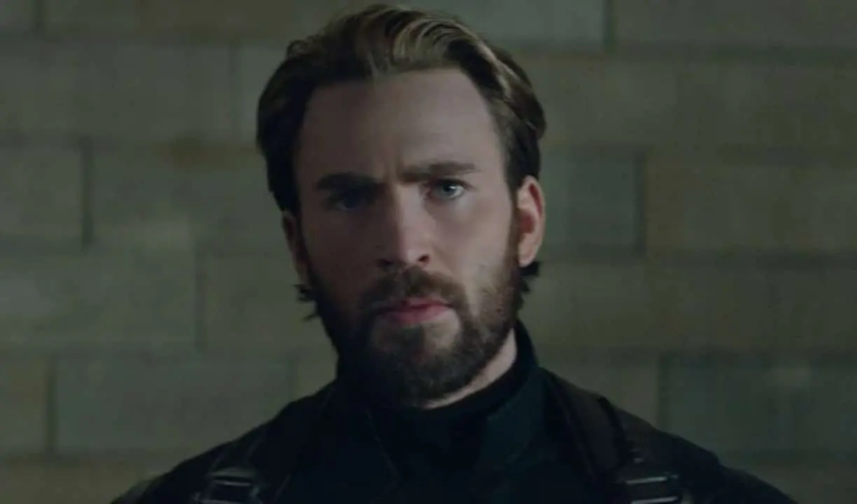 Chris Evans kembali sebagai Steve Rogers dalam penggoda Avengers: Doomsday dengan anak lelaki di pangkuannya