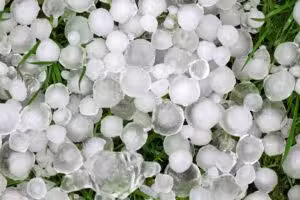 Chuva forte deixa centenas de desalojados e bloqueia rodovias no Rio Grande do Sul