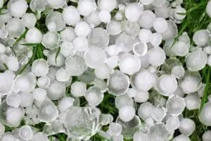 Chuva forte deixa centenas de desalojados e bloqueia rodovias no Rio Grande do Sul