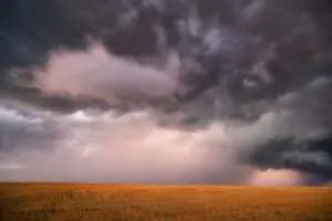Tempestades severas e ventania de 100 km/h atingem o Brasil com novo ciclone