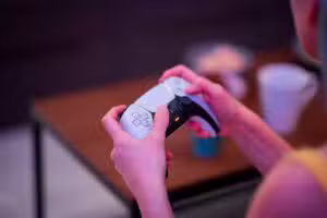 PS6 promete traçado de raios a 60fps, mas modo portátil pode limitar ambição gráfica