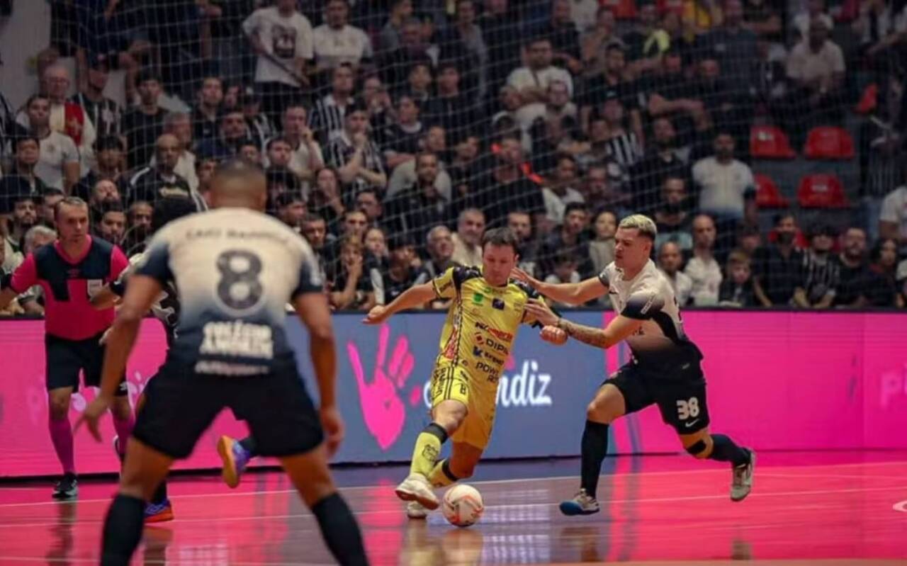Corinthians x Jaraguá empatam em 3 a 3 no jogo de ida da final da Liga Nacional de Futsal