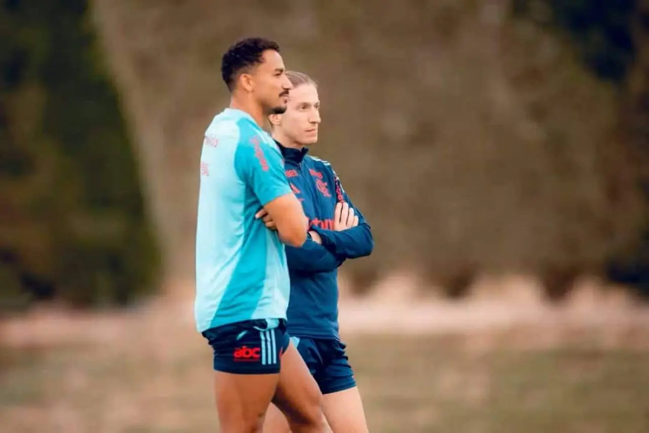 Danilo e Filipe Luís em treino do Flamengo