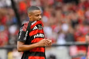 De La Cruz substitui Arrascaeta no Flamengo para o clássico contra o Vasco pelo Brasileirão