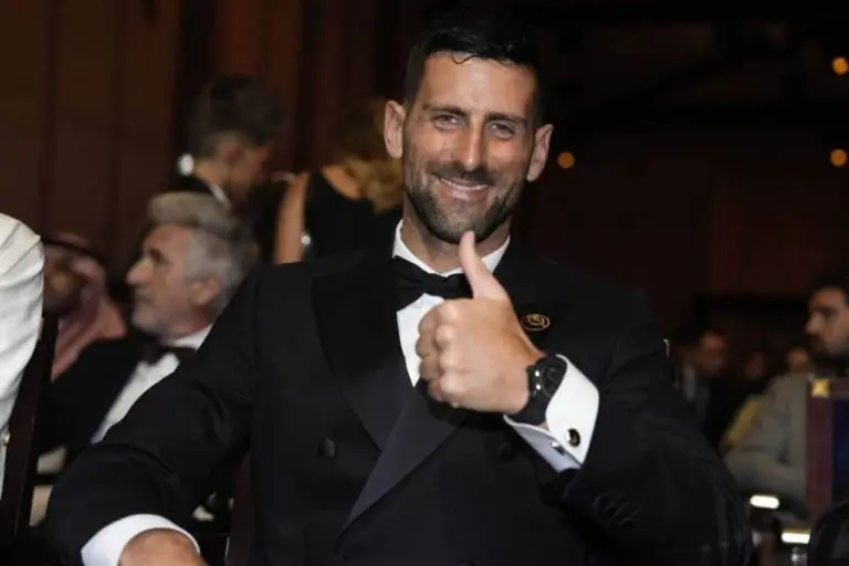 Cristiano Ronaldo remet un prix sans précédent à Novak Djokovic lors des Globe Soccer Awards à Dubaï