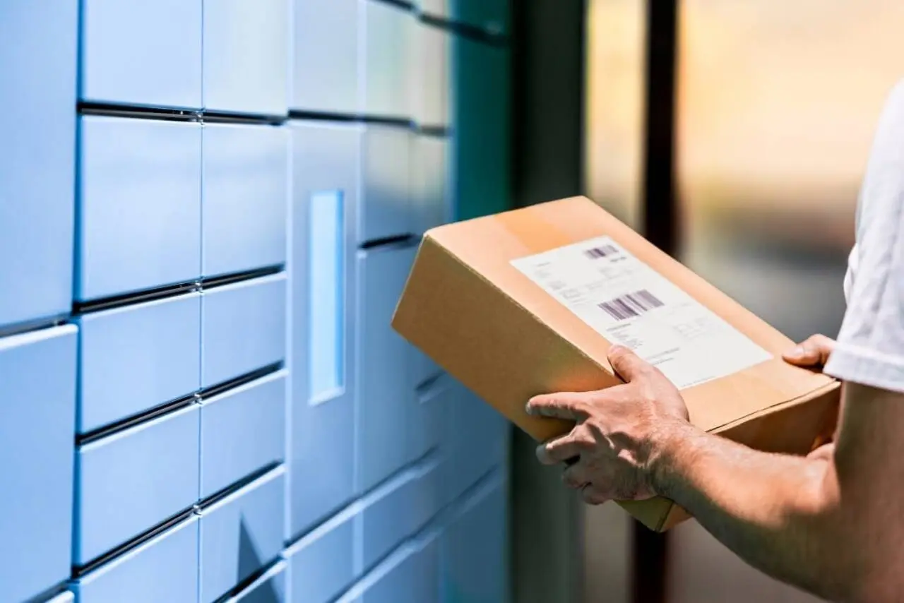 Entregador, pacote, encomenda