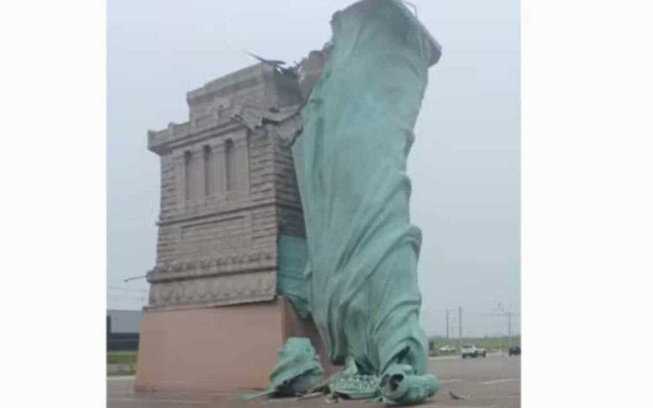 Estátua da Havan caida em Guaíba