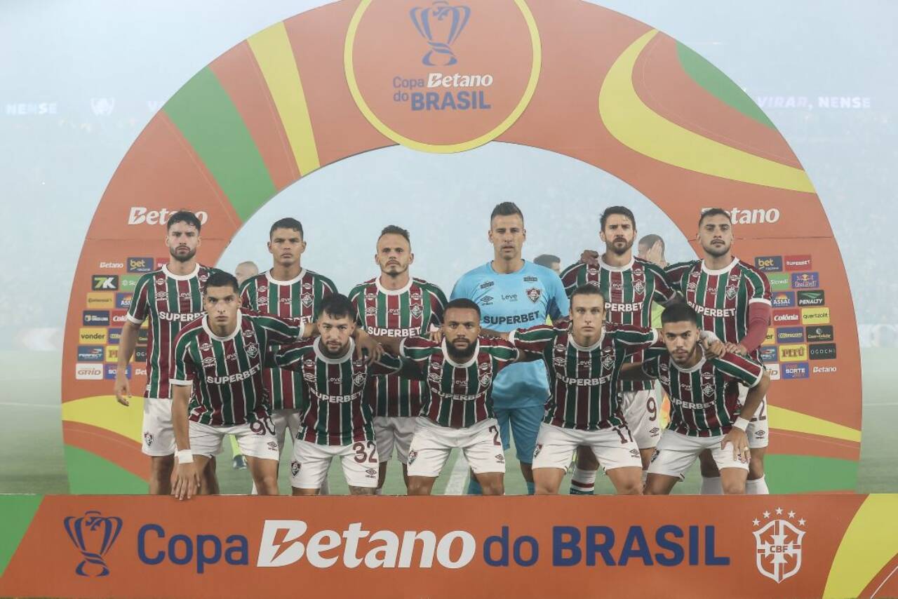 Thiago Silva sinaliza possível saída do Fluminense após despedida no vestiário pós-eliminação no Maracanã