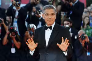 George Clooney spricht bei einer Wohltätigkeitsgala in New York für die Einheit